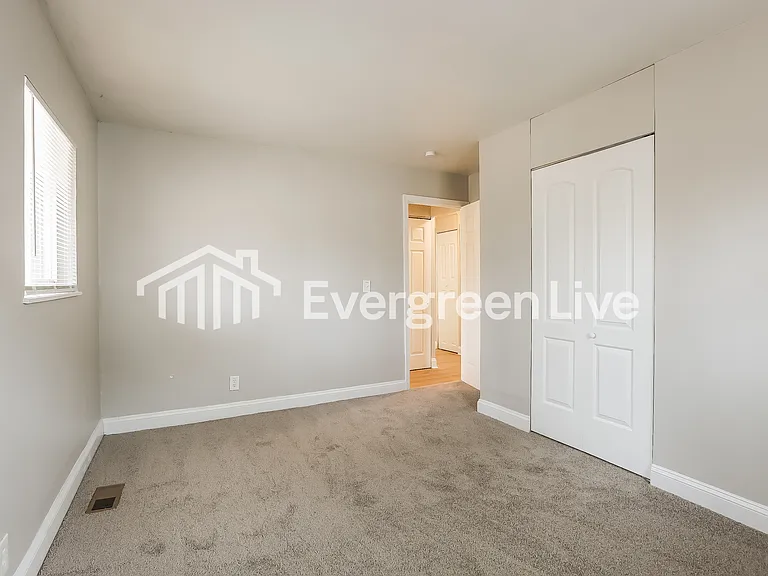 8816 Montery Ct — Photo 10