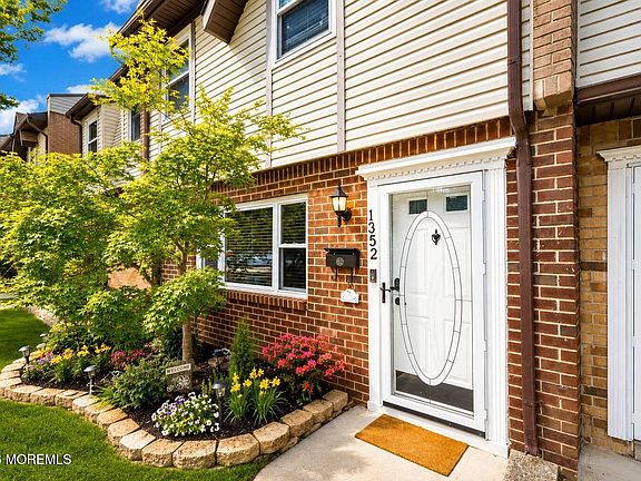 2nd image of 1352 Isabella Court