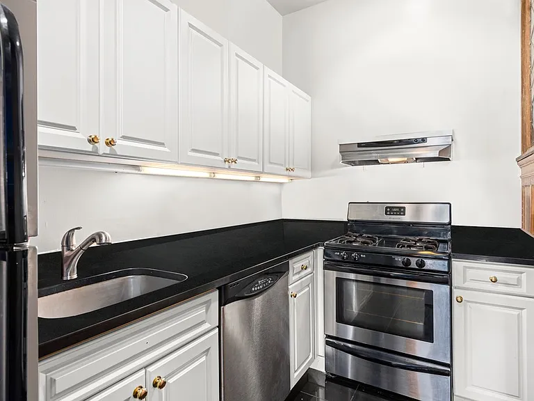 46 W 70th St #7 — Photo 3