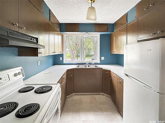 3rd image of 208 Lorne STREET