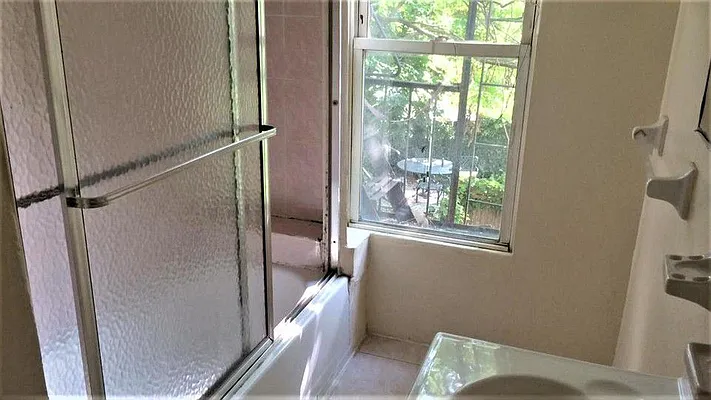 Rented by Nooklyn NYC LLC | media 31