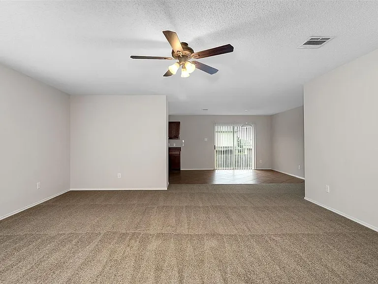 2152 Laughlin Rd — Photo 20