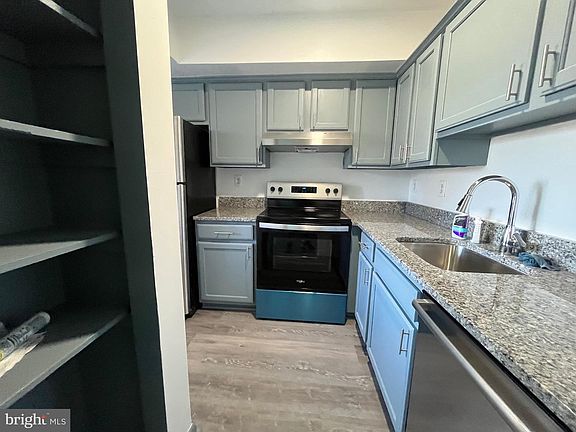 5th image of 8607 Village Way Unit 7/8607F