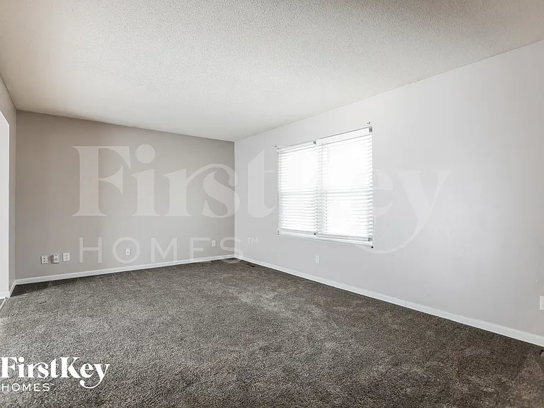 7119 N Shannon Ave — Photo 4