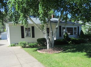 93 Harvey Ave, Grayslake, IL 60030