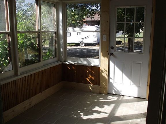 3rd image of 116 E Ave NE
