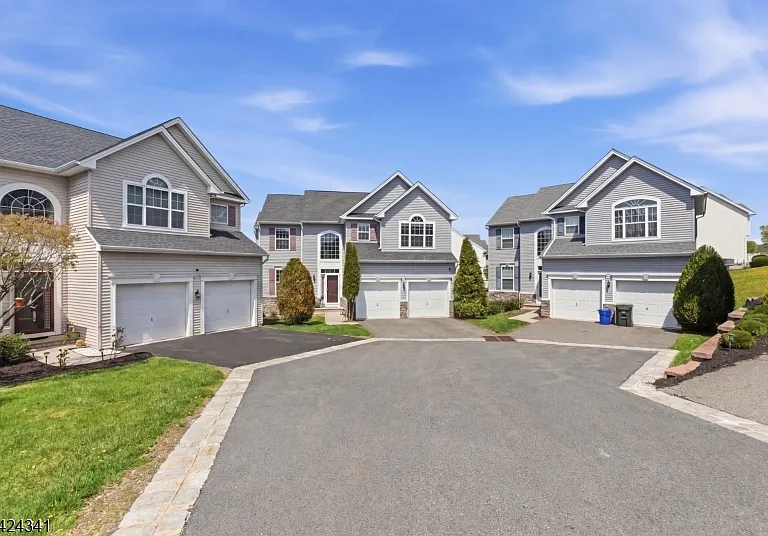 263 Winding Hill Dr — Photo 2