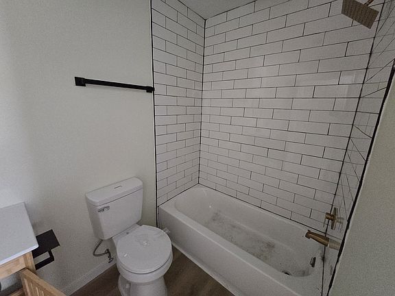 4th image of 617 Cameron St