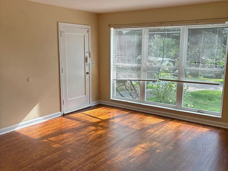 5095 Crestwood Rd — Photo 5