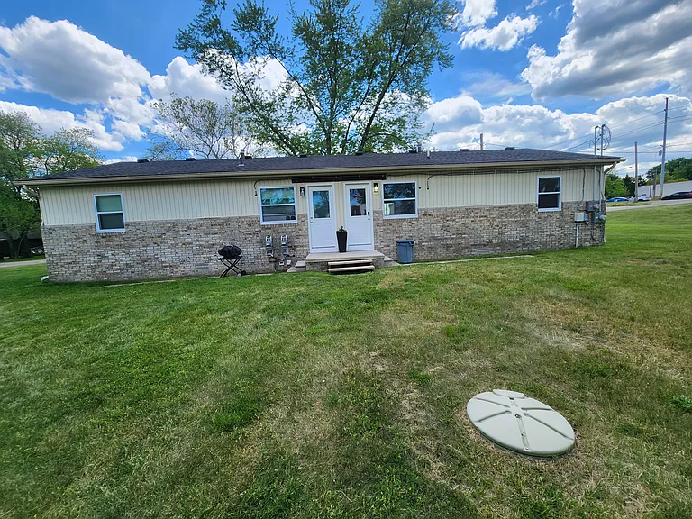 8139 Grand River Rd #2 — Photo 34