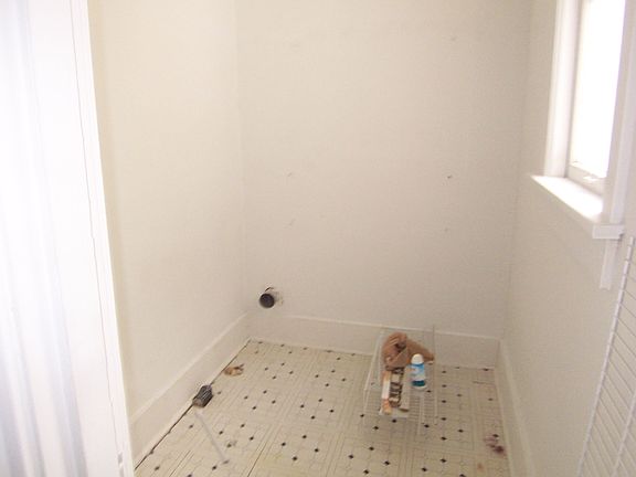 4th image of 795 N Evergreen St