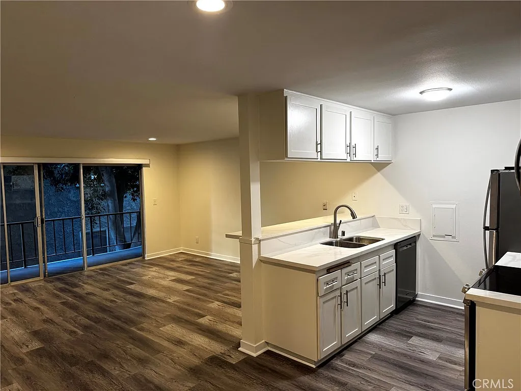 1 bed, 768 sqft, $2,400 — Photo 4