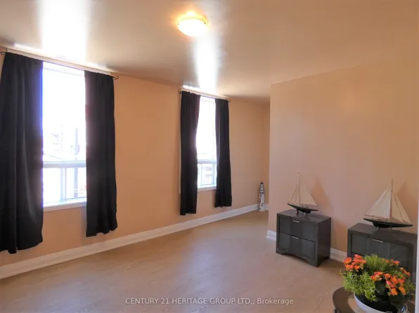 201 Main St S, Newmarket, ON