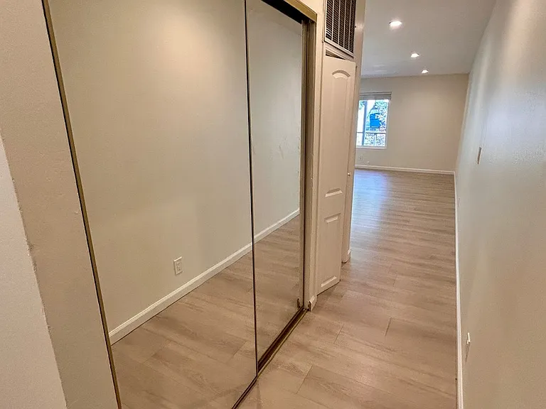 3543-3559 Wildwood Ln #3545 — Photo 3