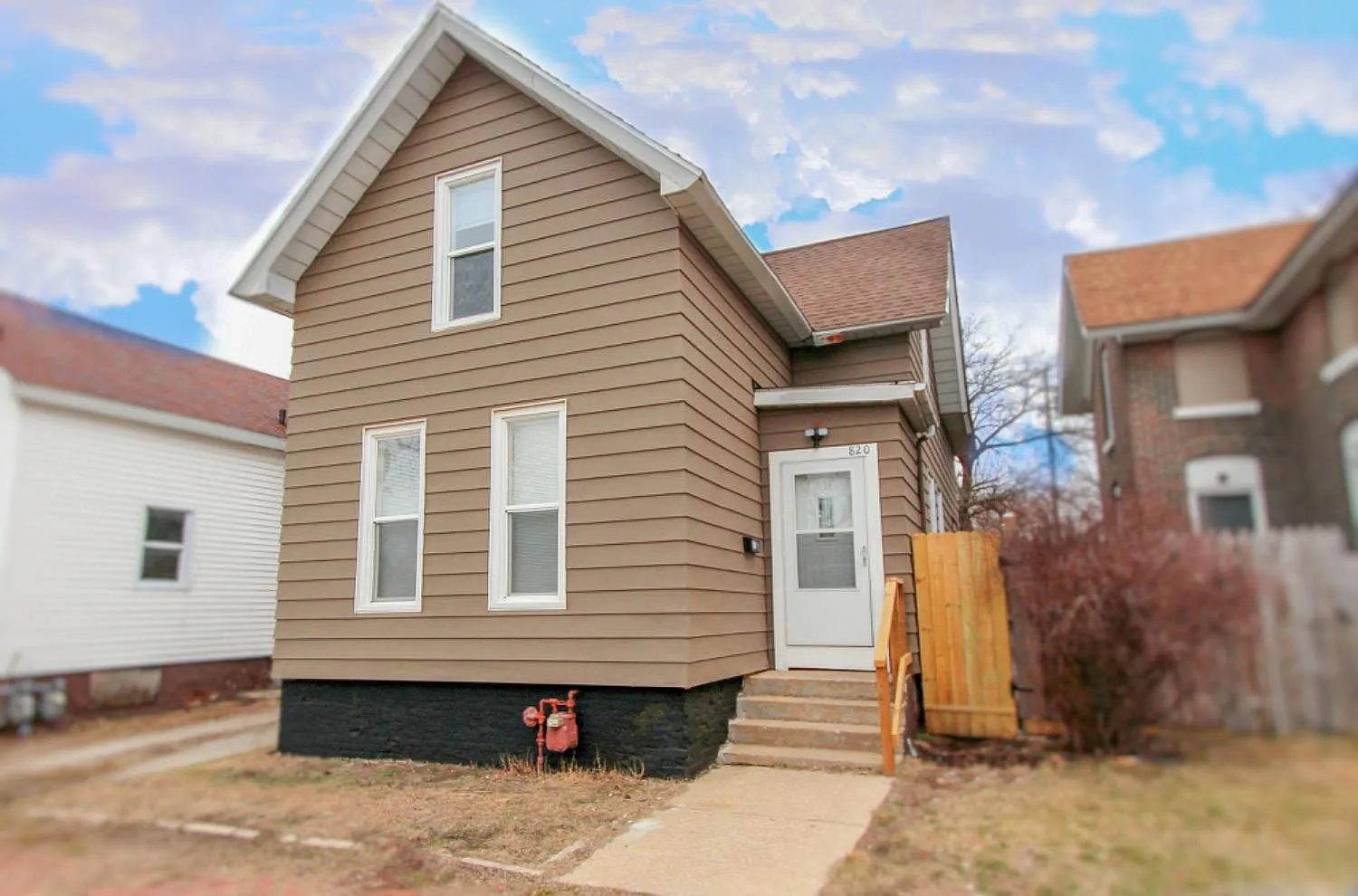 820 Elston St photo 1
