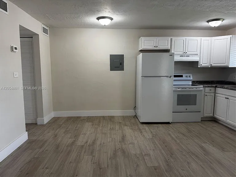 1345 W 28th St #19 — Photo 16