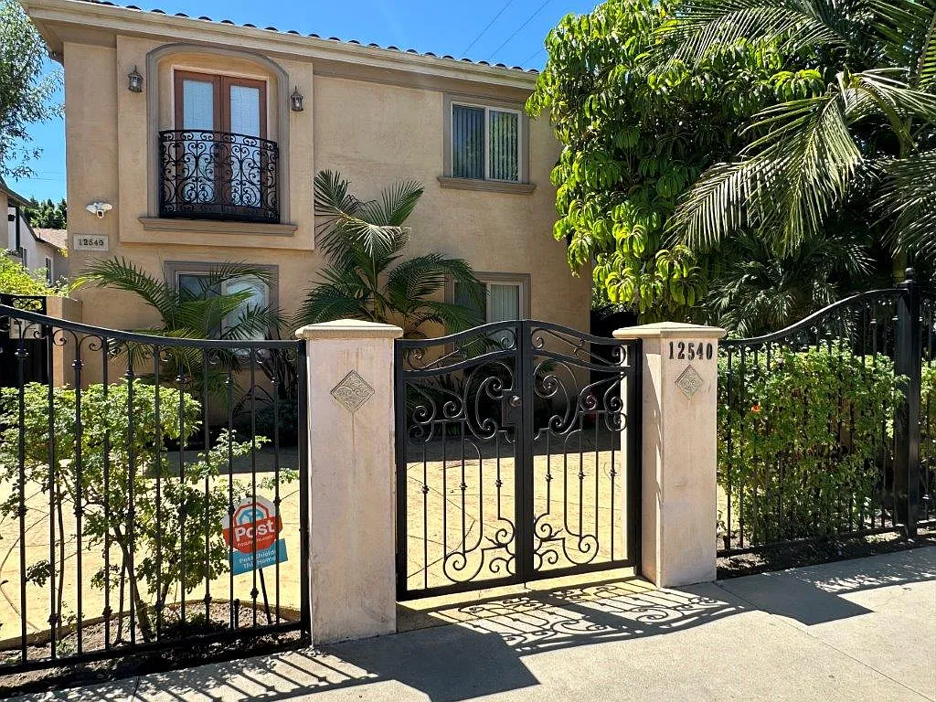 2 bed, 2.5 bath, 1025 sqft, $3,150 — Photo 1