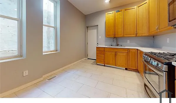 929 N Saint Bernard St — Photo 9