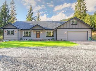 104 Carmel Dr, Rogue River, OR 97537