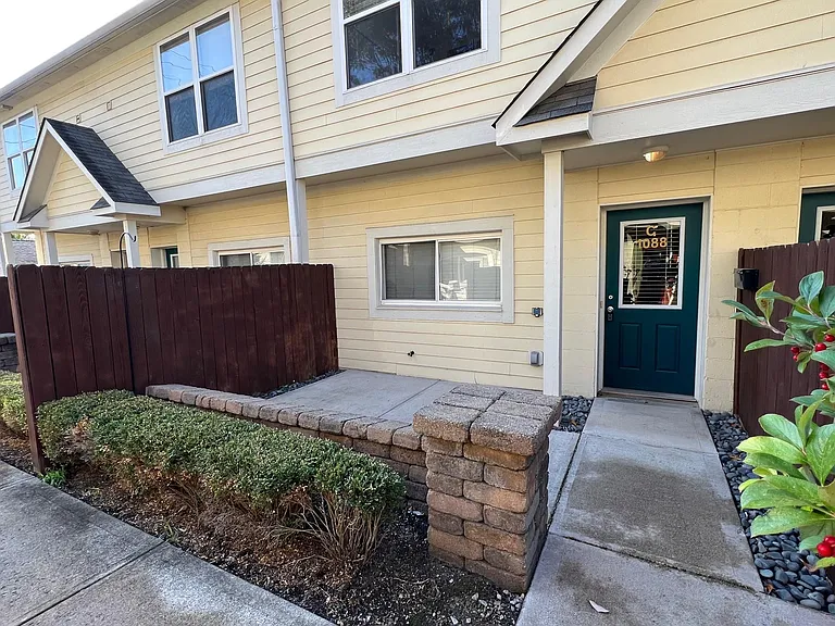 1088 Perry St #C — Photo 15