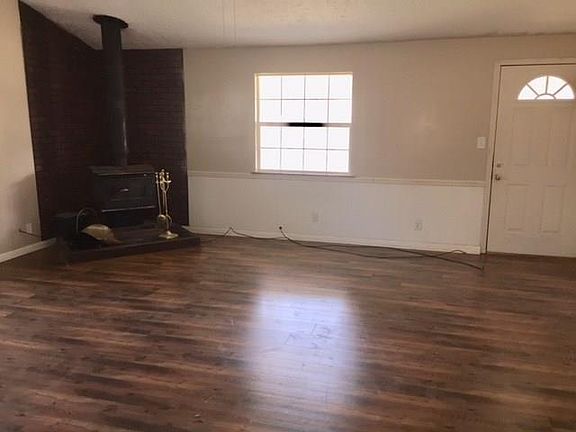 4th image of 111 Cambridge Dr