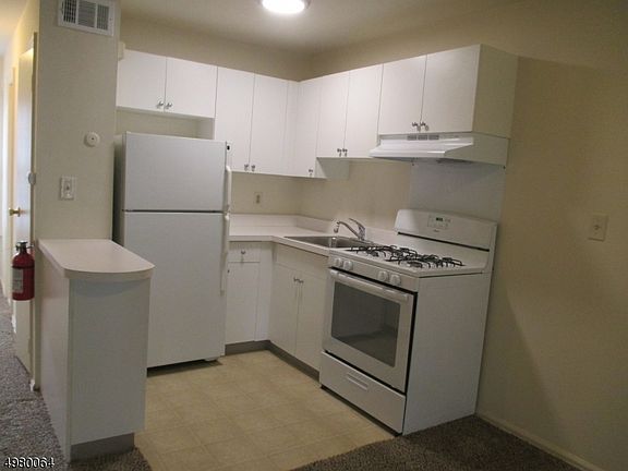 4th image of 181 Long Hill Rd #9-4-4