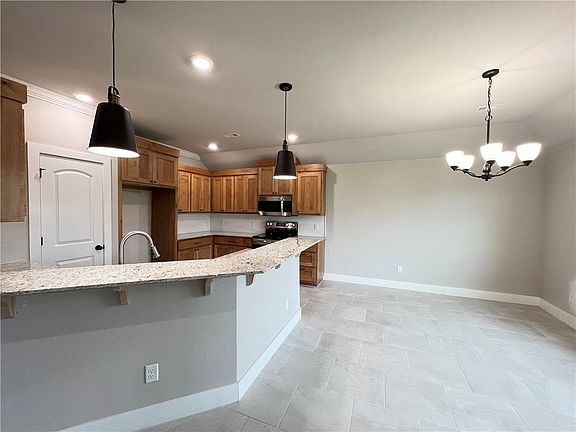 3rd image of 969 Madden St