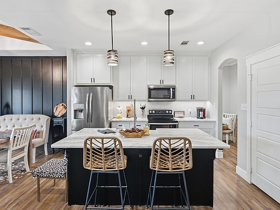 3rd image of 84 Shoreline Dr