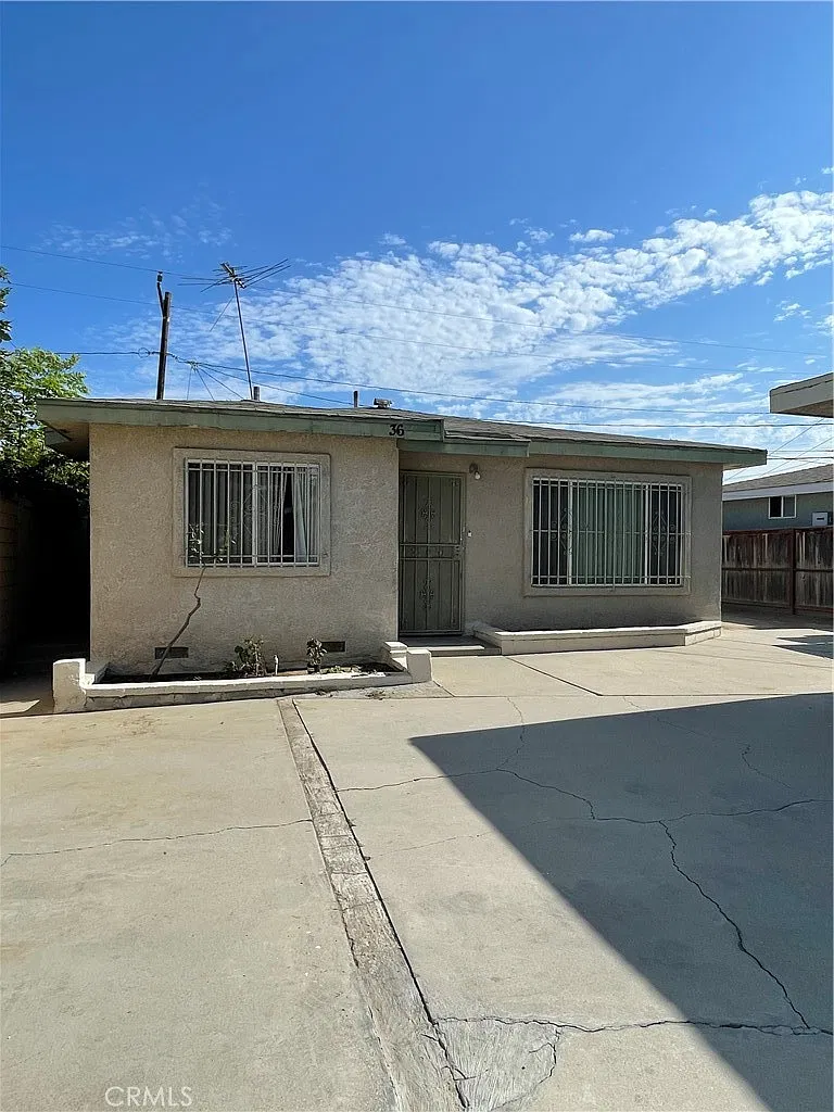 2 bed, 900 sqft, $2,400 — Photo 1