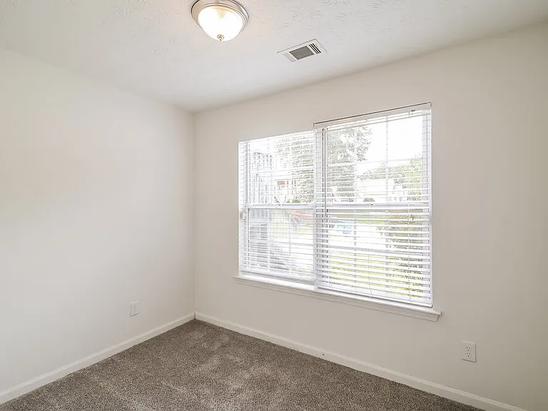 7460 Royale Ct — Photo 14