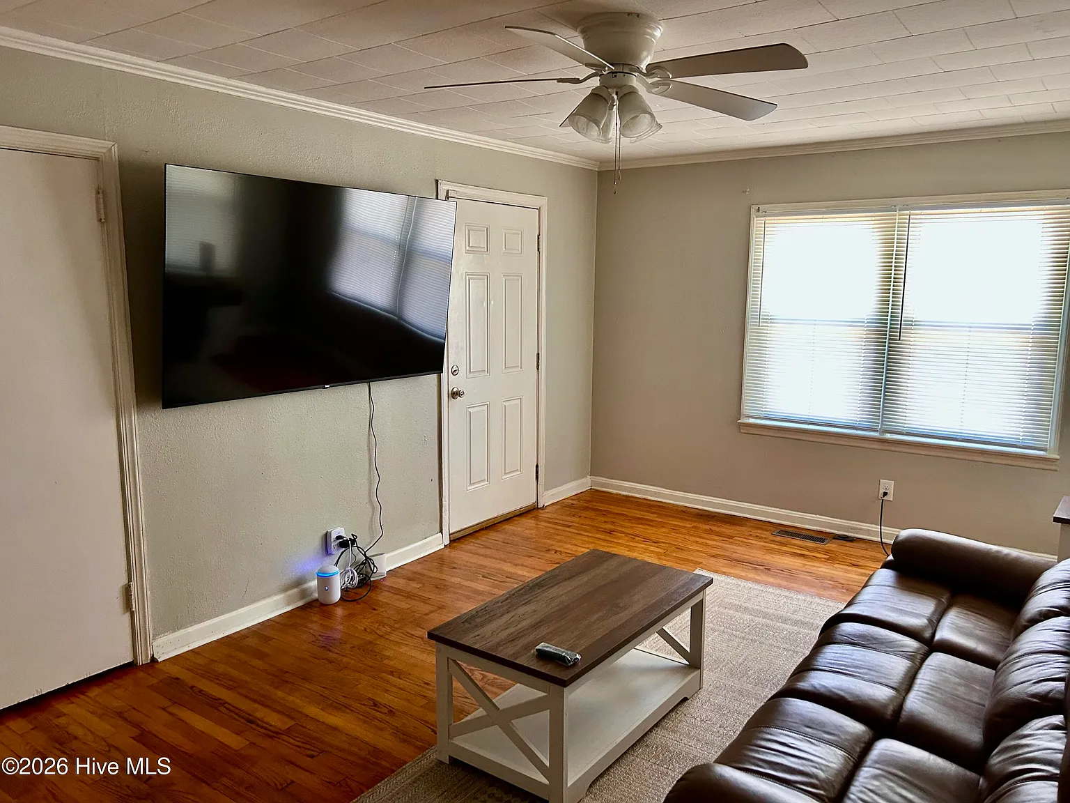 2 bed, 1.0 bath, $2,200 — Photo 4