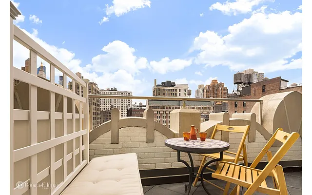 Sold by Douglas Elliman | media 27