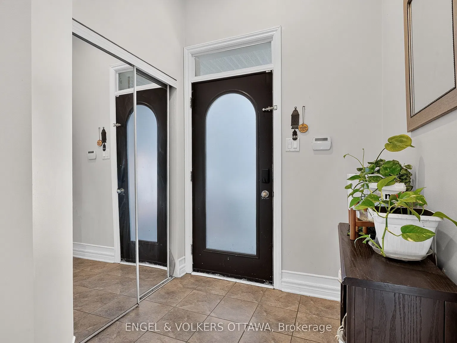 6 bed, $2,699 — Photo 4