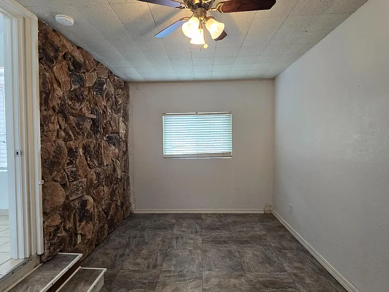 102 Laurel St — Photo 8