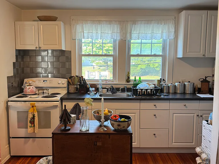 722 Columbia Tpke — Photo 3