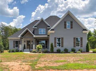 7902 Honkers Hollow Dr, Stokesdale, NC 27357