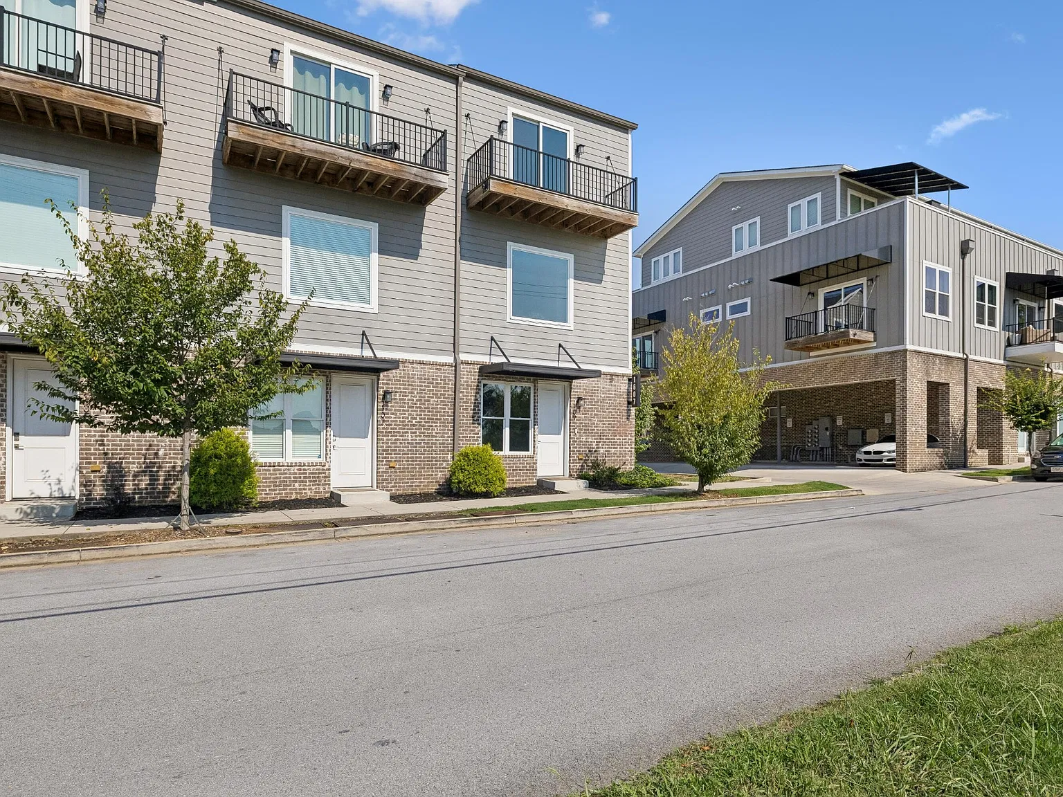 1 bed, 1.5 bath, 1173 sqft, $1,500 — Photo 2
