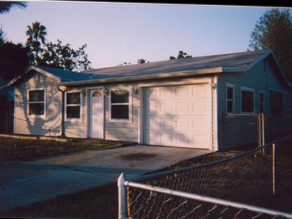 1st image of 1613 31st Ave N