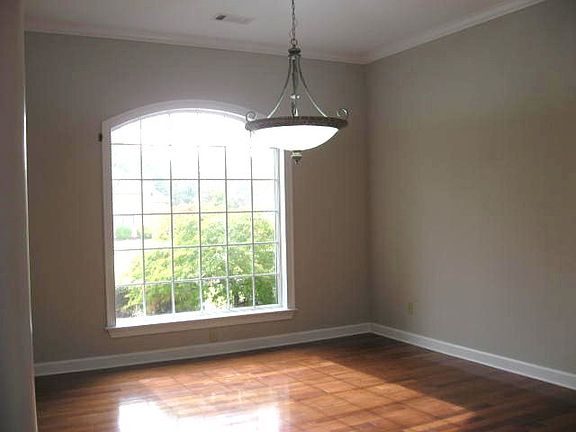 4th image of 600 N Estate Dr