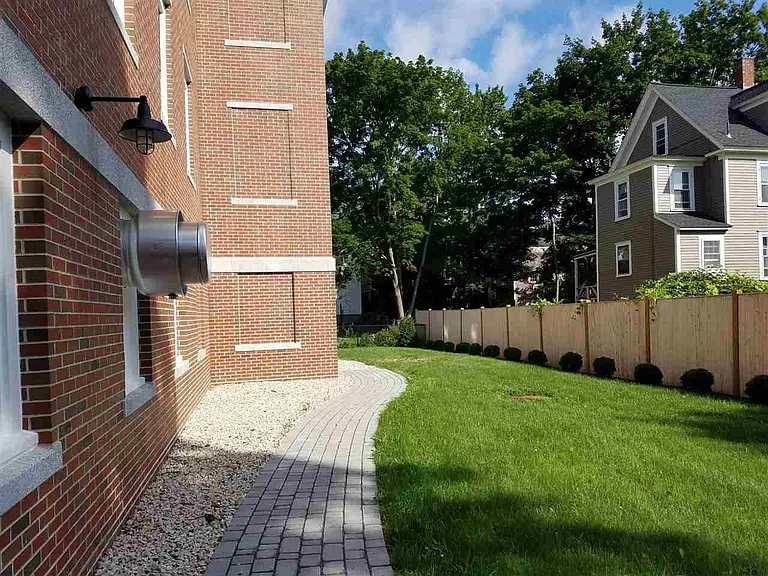 211 Union St #301 — Photo 20