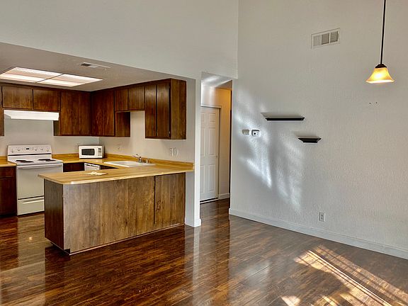 2nd image of 4947 Travertine Cir