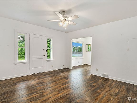 3rd image of 3601 Landau Avenue NE