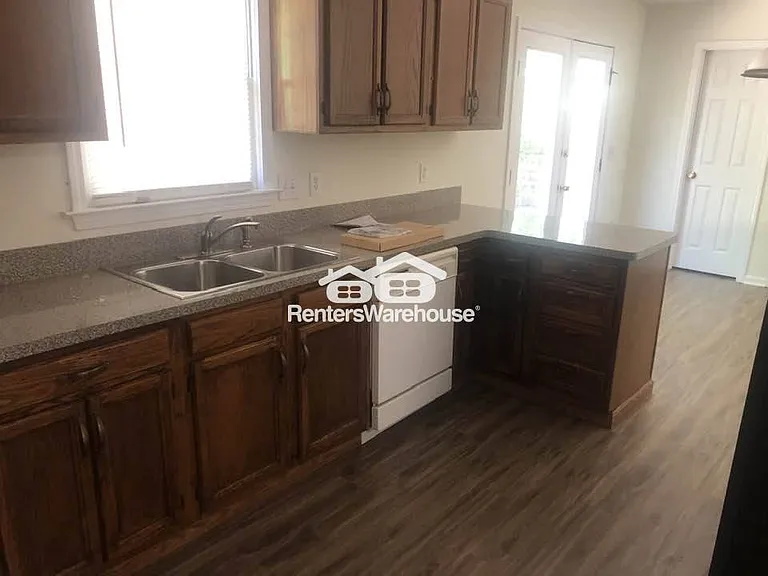 3564 Manchester Dr — Photo 7