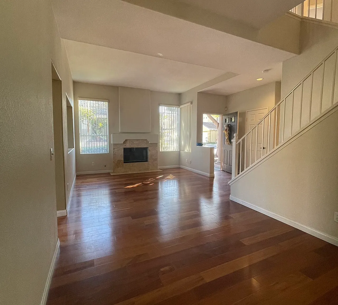 3 bed, 2.5 bath, 1733 sqft, $4,700 — Photo 4