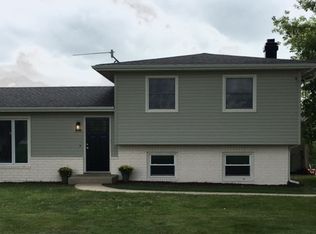 44W865 Harter Rd, Elburn, IL 60119