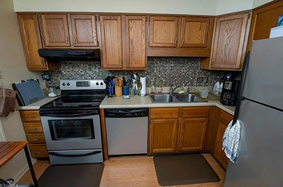 2 bed, 2.5 bath, 1522 sqft, $1,650 — Photo 3