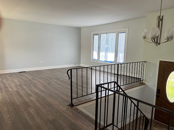 3rd image of 514 Barrington Ct