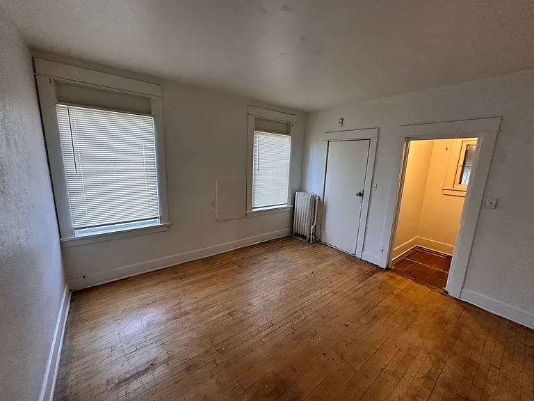 1425 1/2 N Madison St — Photo 2