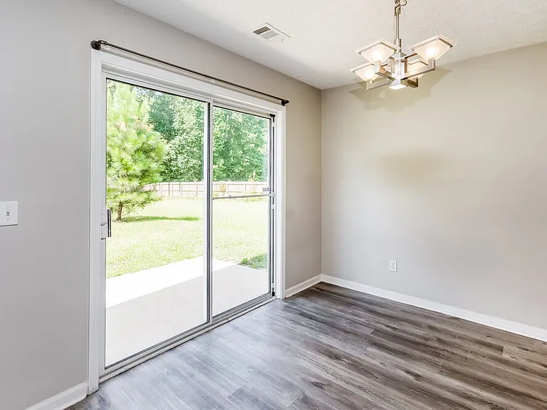 205 Silver Ridge Dr — Photo 6