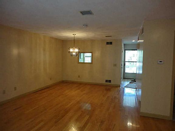 5th image of 68 Trellis Dr